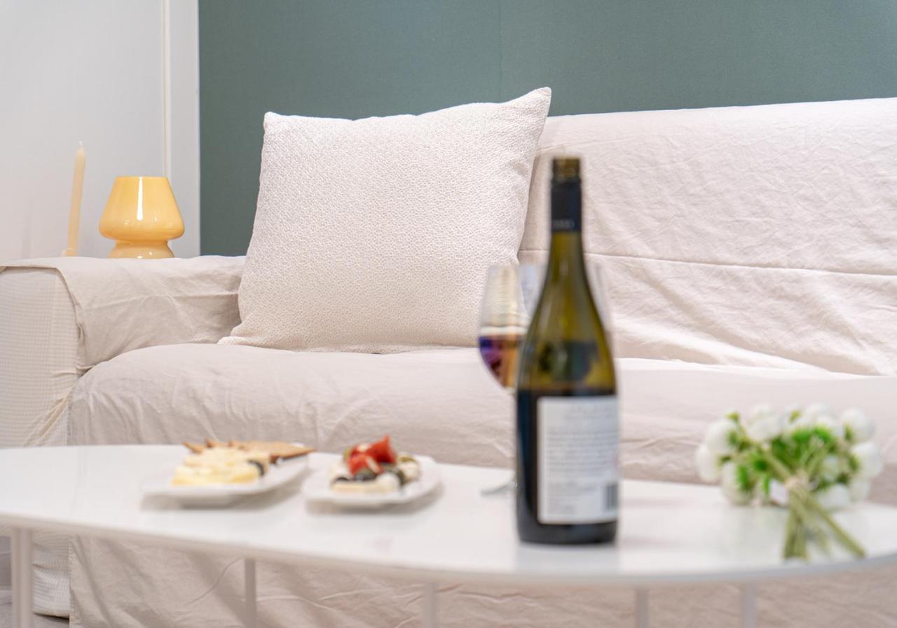 Villa Osondoson Stay-5min To Hapjeong Station, Family Favorites, 3bed Room, Large Living